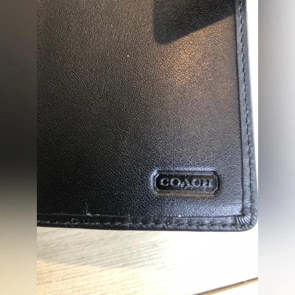 Vintage Coach Black Leather Slim Bi-Fold Wallet in Excellent Used Condition - Picture 7 of 7
